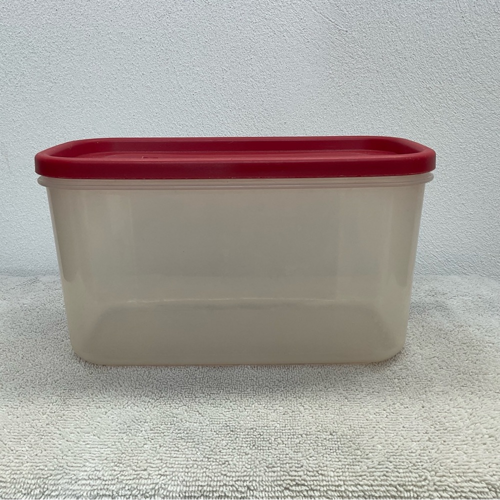 Rubbermaid modular canister red 2.5 liter pantry storage organization